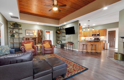 Millington House | Bur Oak House: Explore Michigan's Fall Wonders and Relax