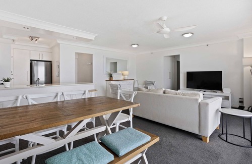 Burleigh Heads Apartment | Burleigh Heads Ocean Views 17th Floor Apartment