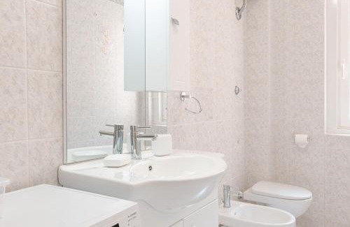 Barriera Vecchia-San Giacomo Apartment | Burlo Garofalo Elegant Apartment Near Hospital