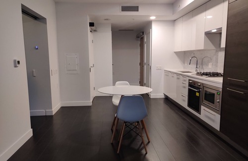 Metrotown Condo | Burnaby Metropolis Metrotown/1bedroom Condo/AC/Skytrain/Pool/Gym