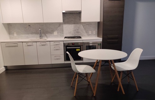 Metrotown Condo | Burnaby Metropolis Metrotown/1bedroom Condo/AC/Skytrain/Pool/Gym