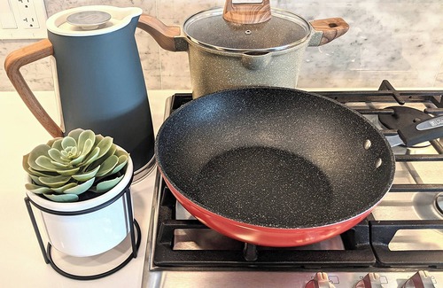 Metrotown Condo | Burnaby Metropolis Metrotown/1bedroom Condo/AC/Skytrain/Pool/Gym