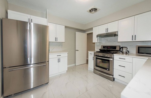 Burnaby House | Burnaby Metrotown 3 bedroom upstairs for 5 people