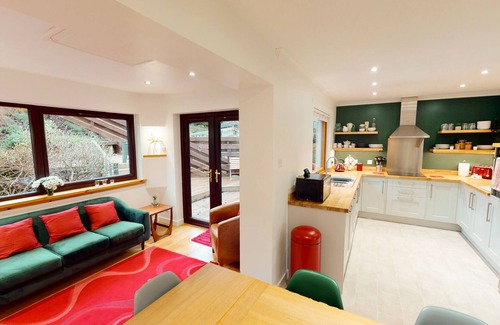 Aviemore Ski Chalet | Burnside Pines - modern Aviemore home with sauna & EV charger