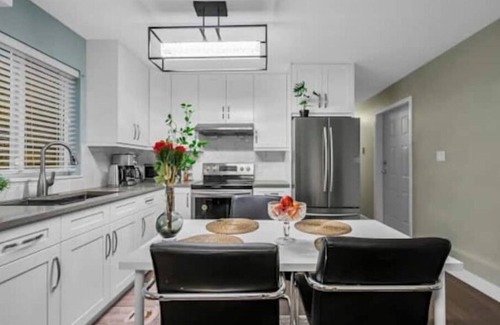 Coquitlam House | Burquitlam 1BR guest suite with fantastic view