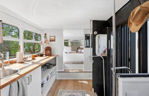 Fyansford House | Bus Life Sleep Play & Farm Views