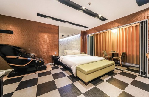 Gangseo District Hotel | Busan Gangseo Sinhodong Hotel The One