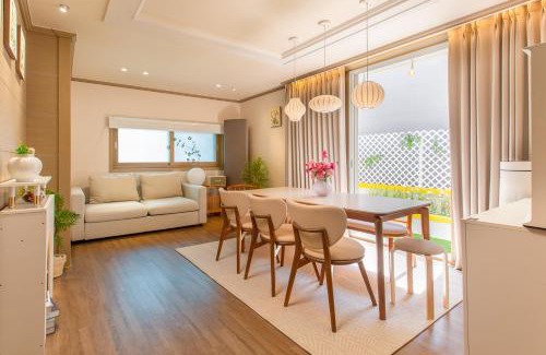 Seomyeon Apartment | Busan Private House for 8ppl 3Q 2Ss