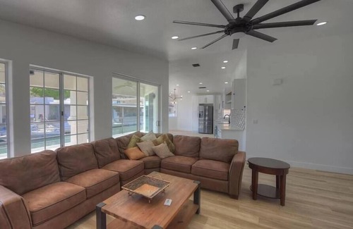 Cienega Springs House | Bush Master Suite, Moovalya Keys canal