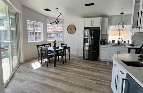 Cienega Springs House | Bush Master Suite, Moovalya Keys canal