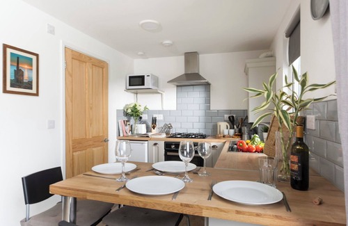 Helford Passage Cottage | BUSHWOOD LODGE, pet friendly, with a garden in Helston