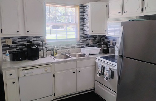 Lackey House | Buskey's Cozy Haven Williamsburg.5 Minutes from Busch Gardens and Water Country