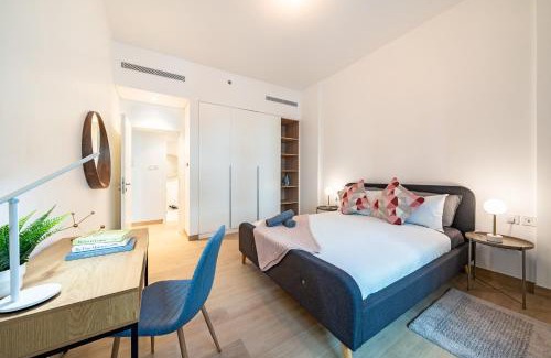 Dubai Apartment | Bustling Beach Hotspot - Stylish Interior - La Mer