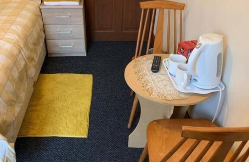 Leigh Hotel | Busybee - Guest House- Self service