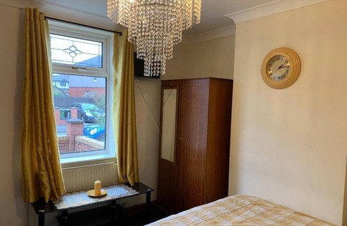 Leigh Hotel | Busybee - Guest House- Self service