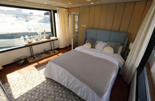 Abu Dhabi Boat Rental | Butinah Charters Yacht Rental