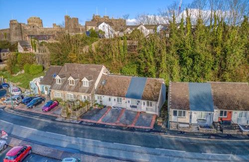 Pembroke House | Butland Cottage