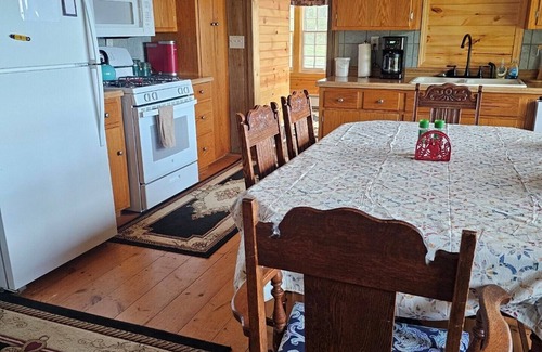 Hayward Cottage | Butler's Bay Cottage on Teal Lake with Private Dock and Good Swimming