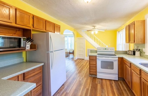 Sylva Cottage | Buttercup Cottage - Adorable Mountain Cottage Located Close to it All!