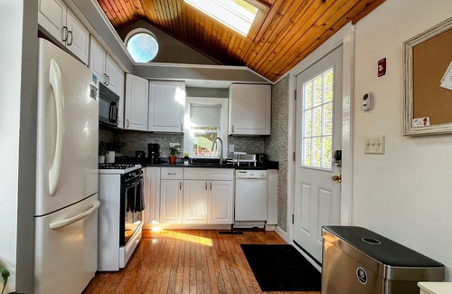 Buzzards Bay House | Buttermilk Bay view, 2 bd room, beach & large deck