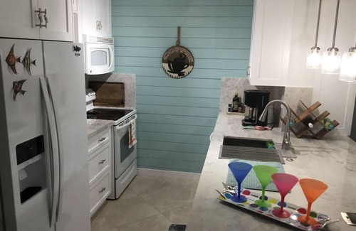 Key Largo House | Buttonwood Bay. A bayside paradise in Key Largo. You’ll feel at home here.