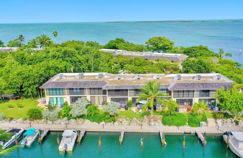 Key Largo House | Buttonwood Bay. A bayside paradise in Key Largo. You’ll feel at home here.