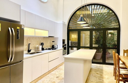 Centro Hotel | by Calamari Homes - El Porvenir