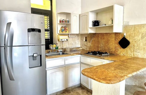 Centro Hotel | by Calamari Homes - El Porvenir