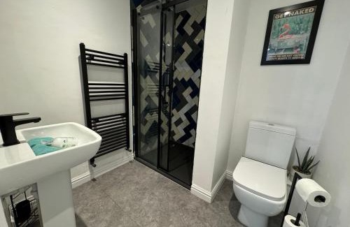 Riverside Apartment | By Lushlets - Apartments Games Room Hot Tub - Great for Hens Stags and Sporting groups