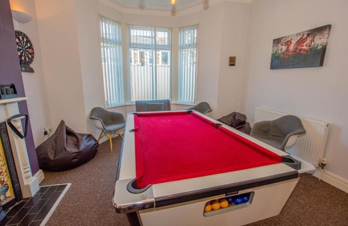 Castle Quarter House | By Lushlets - City Centre Hot tub Pool table - Great for Hens Stags & Rugby groups!