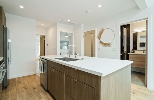 Culver City House | By the Beach! 2-bedroom house in Culver City w/Fast WiFi, 10 mins to the Beach!