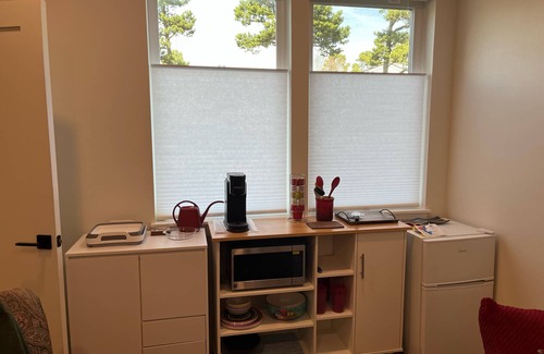 Lincoln City Apartment | By-the beach apartment in charming Historic Taft District, Lincoln City