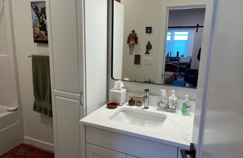 Lincoln City Apartment | By-the beach apartment in charming Historic Taft District, Lincoln City