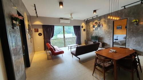 Batu Ferringhi Apartment | By The Sea Beach Luxury Resort - Batu Ferringhi
