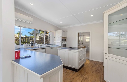 Horsfield Bay House | By The Waterside Horsefield Bay