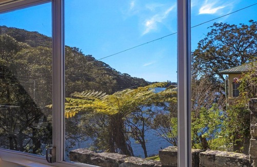 Horsfield Bay House | By The Waterside Horsefield Bay