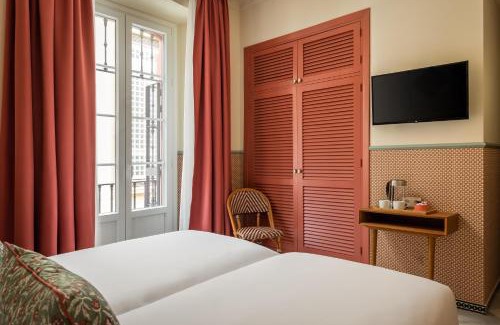 Encarnacion-Regina Hotel | BYPILLOW Abril