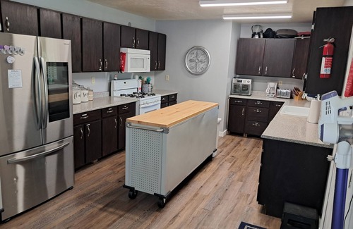 St. Anthony House | BYU-I, Yellowstone, Sand dunes, Riverfront, ENDLESS HOT WATER, Teton Views, Room