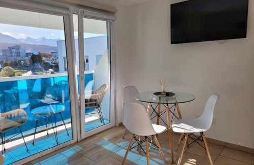 Province of Tierra del Fuego Apartment | Cálido estudio con balcón y vistas a las montañas