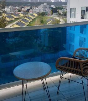 Province of Tierra del Fuego Apartment | Cálido estudio con balcón y vistas a las montañas