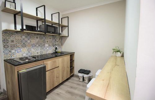 El Poblado Apartment | Cómodo aparta suite en zona Poblado Medellín M101 By Roots Rentals