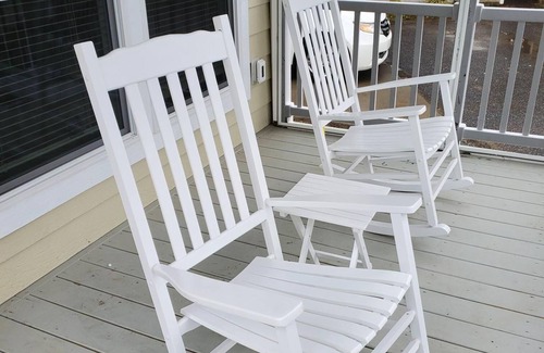 Sherrills Ford Cabin | C-23 Lake level 2 Bedroom Tiny Home