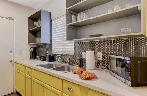 Downtown Las Vegas House | #C 2qu Kids ok 1Story by Fremont St Pets pay more