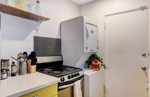 Downtown Las Vegas House | #C 2qu Kids ok 1Story by Fremont St Pets pay more