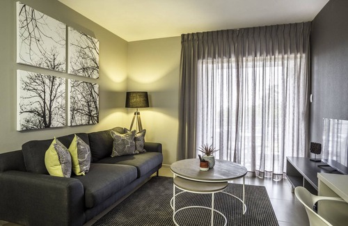 Greater Johannesburg Metropolitan Area Apartment | C.A.G One Bedroom Apartment in Sandton Johannesburg