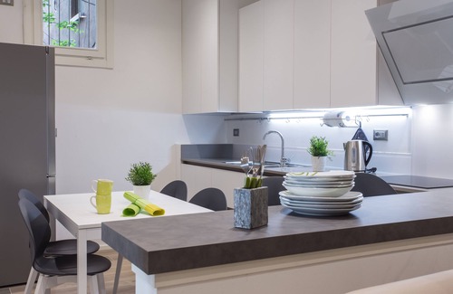 Historic Centre Apartment | C-Apartment Civico 88 modern design apt.