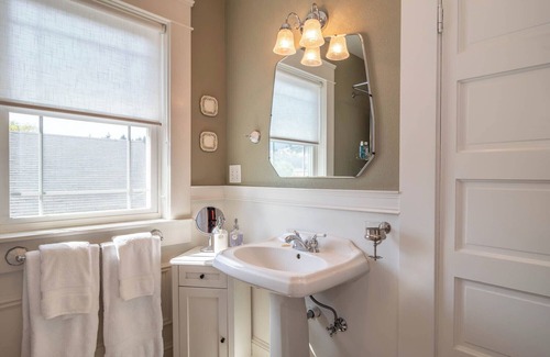 Roseburg Bed & Breakfast | C.H. Bailey House