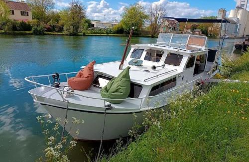 Nemours Boat Rental | C'la Vie - Proche Fontainebleau - Bateau