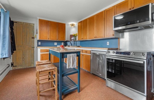 Loudon Other | C-Sarah Whitehouse Suite