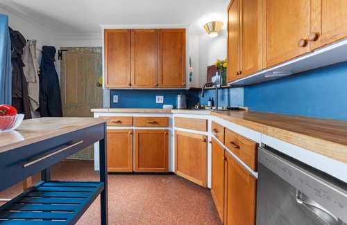 Loudon Other | C-Sarah Whitehouse Suite